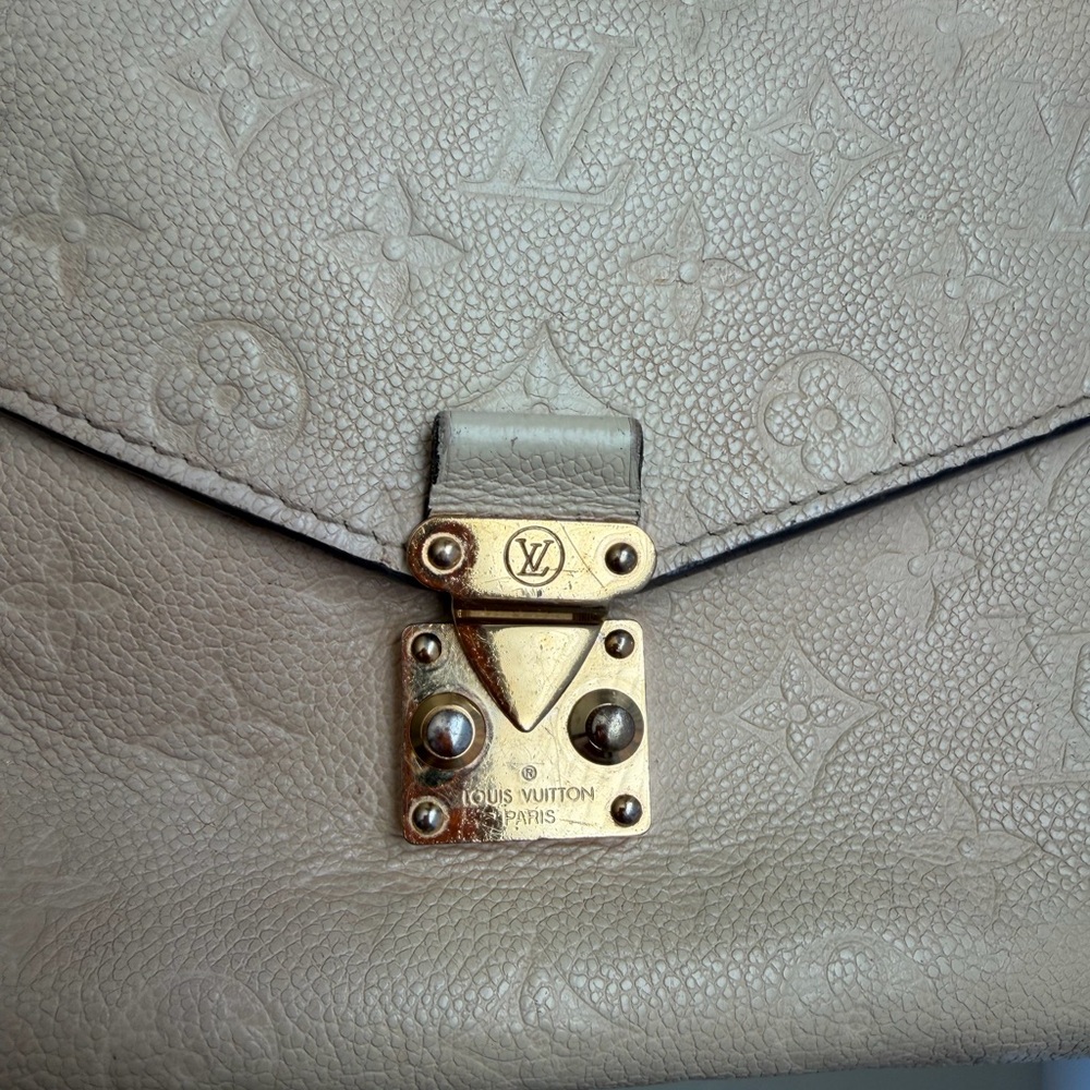 Louis Vuitton Pochette Métis Crossbody Bag - Picture 5 of 16